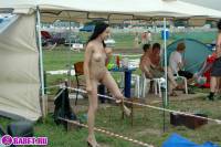 порно фотосессия Молоденькая блядь приехала на авто выставку фото-38.йпг