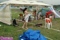 порно фотосессия Молоденькая блядь приехала на авто выставку фото-47.йпг