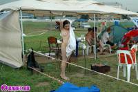 порно фотосессия Молоденькая блядь приехала на авто выставку фото-50.йпг