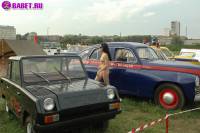 порно фотосессия Русская целка голая на авто выставке фото-4.йпг