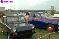 порно фотосессия Русская целка голая на авто выставке фото-6.йпг