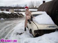 порно фотосессия Русская целка трётся возле москвича фото-13.йпг