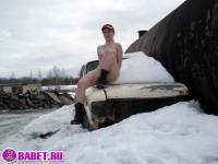 порно фотосессия Русская целка трётся возле москвича фото-16.йпг