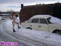 порно фотосессия Русская целка трётся возле москвича фото-24.йпг