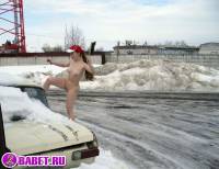 порно фотосессия Русская целка трётся возле москвича фото-34.йпг