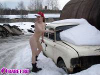 порно фотосессия Русская целка трётся возле москвича фото-3.йпг