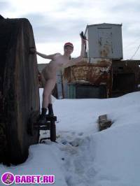 порно фотосессия Русская целка трётся возле москвича фото-46.йпг