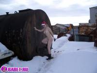 порно фотосессия Русская целка трётся возле москвича фото-48.йпг