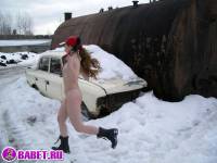 порно фотосессия Русская целка трётся возле москвича фото-49.йпг