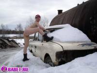 порно фотосессия Русская целка трётся возле москвича фото-4.йпг