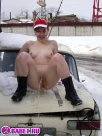 порно фотосессия Русская целка трётся возле москвича фото-88.йпг