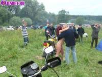 порно фотосессия Русские студенты занялись сексом привселюдно фото-6.йпг