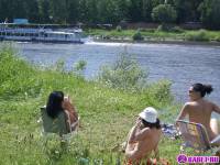 порно фотосессия Три голые брюнетки на москве реке фото-11.йпг