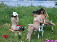 порно фотосессия Три голые брюнетки на москве реке фото-146.йпг