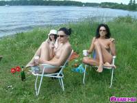 порно фотосессия Три голые брюнетки на москве реке фото-151.йпг