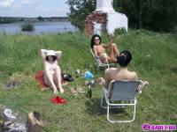 порно фотосессия Три голые брюнетки на москве реке фото-188.йпг