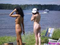 порно фотосессия Три голые брюнетки на москве реке фото-18.йпг