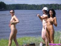 порно фотосессия Три голые брюнетки на москве реке фото-23.йпг
