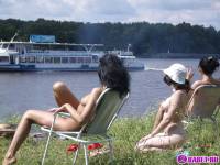 порно фотосессия Три голые брюнетки на москве реке фото-3.йпг