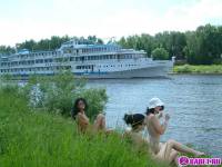 порно фотосессия Три голые брюнетки на москве реке фото-40.йпг
