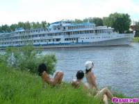 порно фотосессия Три голые брюнетки на москве реке фото-42.йпг