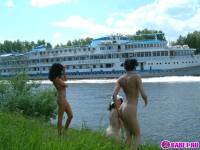 порно фотосессия Три голые брюнетки на москве реке фото-48.йпг