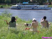 порно фотосессия Три голые брюнетки на москве реке фото-6.йпг