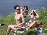 порно фотосессия Три голые брюнетки на москве реке фото-77.йпг