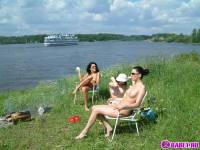 порно фотосессия Три голые брюнетки на москве реке фото-80.йпг
