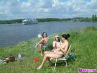 порно фотосессия Три голые брюнетки на москве реке фото-81.йпг