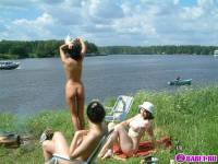 порно фотосессия Три голые брюнетки на москве реке фото-94.йпг