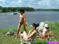 порно фотосессия Три голые брюнетки на москве реке фото-96.йпг