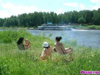 порно фотосессия Три голые брюнетки на москве реке фото-9.йпг