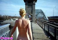 порно фотосессия Голая блондинка хочет покорить москву фото-13.йпг