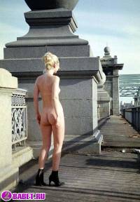 порно фотосессия Голая блондинка хочет покорить москву фото-18.йпг