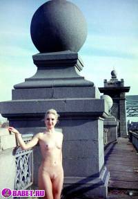 порно фотосессия Голая блондинка хочет покорить москву фото-19.йпг