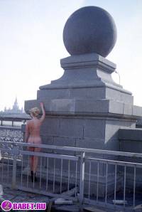порно фотосессия Голая блондинка хочет покорить москву фото-30.йпг