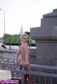 порно фотосессия Голая блондинка хочет покорить москву фото-33.йпг