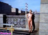 порно фотосессия Голая блондинка хочет покорить москву фото-38.йпг