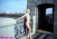порно фотосессия Голая блондинка хочет покорить москву фото-52.йпг