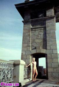 порно фотосессия Голая блондинка хочет покорить москву фото-53.йпг