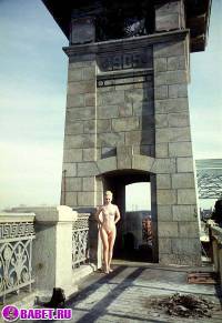 порно фотосессия Голая блондинка хочет покорить москву фото-54.йпг