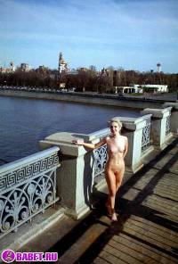 порно фотосессия Голая блондинка хочет покорить москву фото-62.йпг