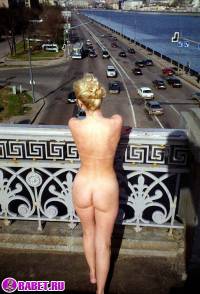 порно фотосессия Голая блондинка хочет покорить москву фото-75.йпг