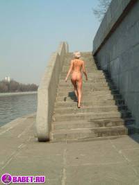 порно фотосессия Голая пизда на улицах москвы фото-52.йпг