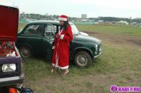 порно фотосессия Голая снегурочка тусит на авто рынке фото-2.йпг