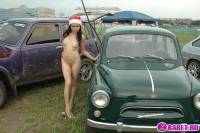 Голая снегурочка тусит на авто рынке фото-50.йпг скачать