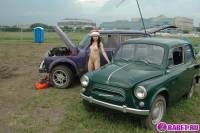 порно фотосессия Голая снегурочка тусит на авто рынке фото-53.йпг