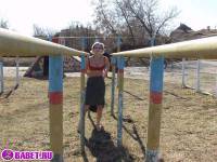 порно фотосессия Голая студентка на военном стадионе фото-7.йпг