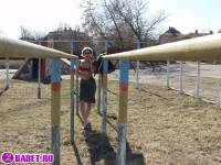 порно фотосессия Голая студентка на военном стадионе фото-8.йпг